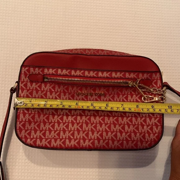 Michael Kors crossbody purse with removable chain lots of pockets - Picture 14 of 16